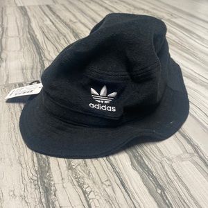 Adidas bucket hat black